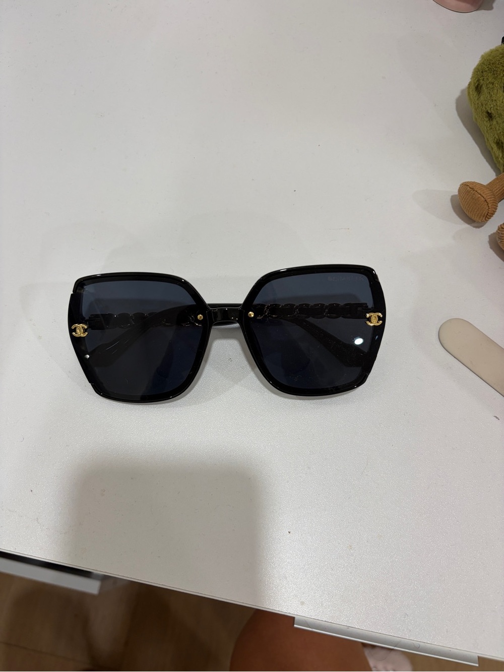 CHANEL Black Oversized Square Sunglasses with Gold CC Chain Detail - Picture 5 of 8